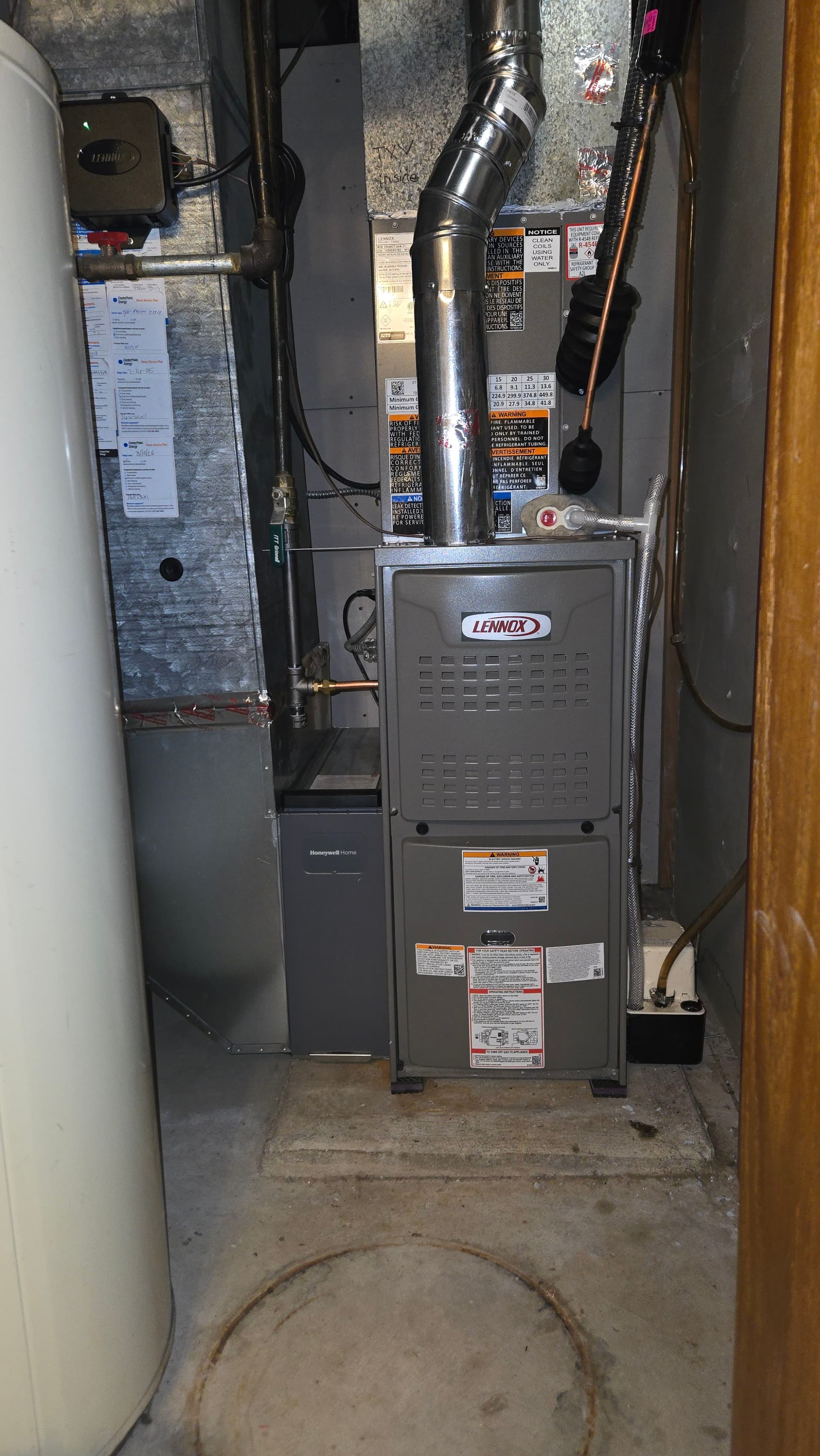 Gallery photos for 40-Year-Old HVAC System Replaced With a New Lennox Setup: Image #1