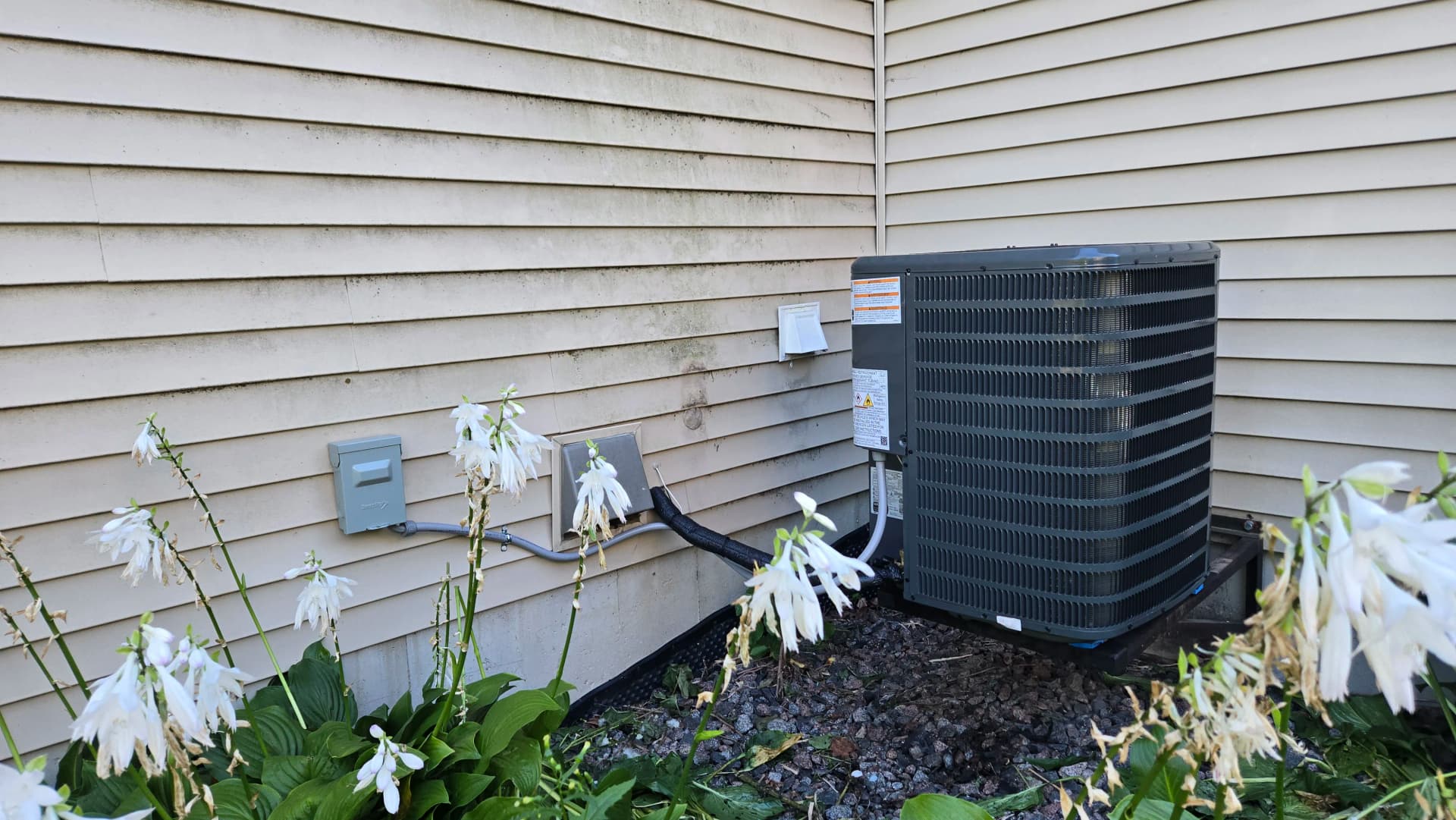 Gallery photos for New AC System Installation for a Victoria MN Homeowner: Image #1
